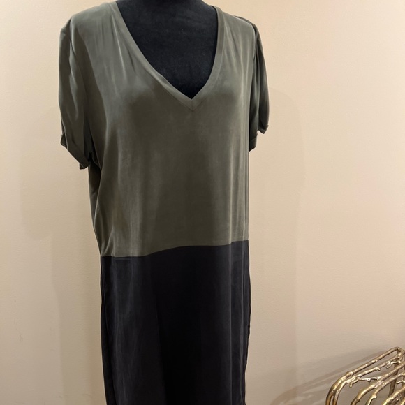 Dolan v-neck color blocked dress - Picture 1 of 7